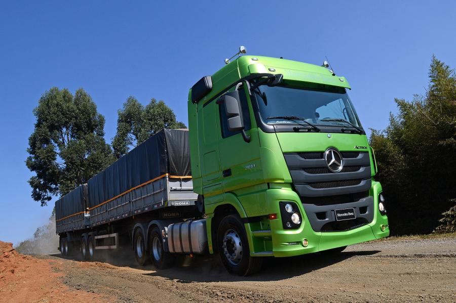  Mercedes-Benz Actros 2651 LS Tractor (MP3) 2015 года  (BR) (фото 1 из 16)